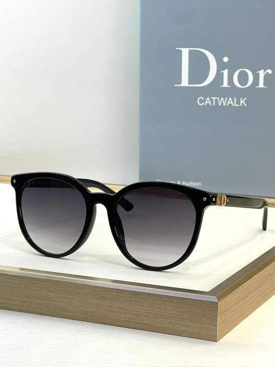 Picture of Dior Sunglasses _SKUfw76161596fw